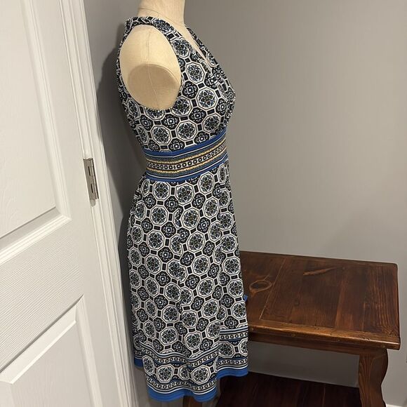 Max Studio Empire Dress V Neck Medallion  Size XS - Picture 5 of 13